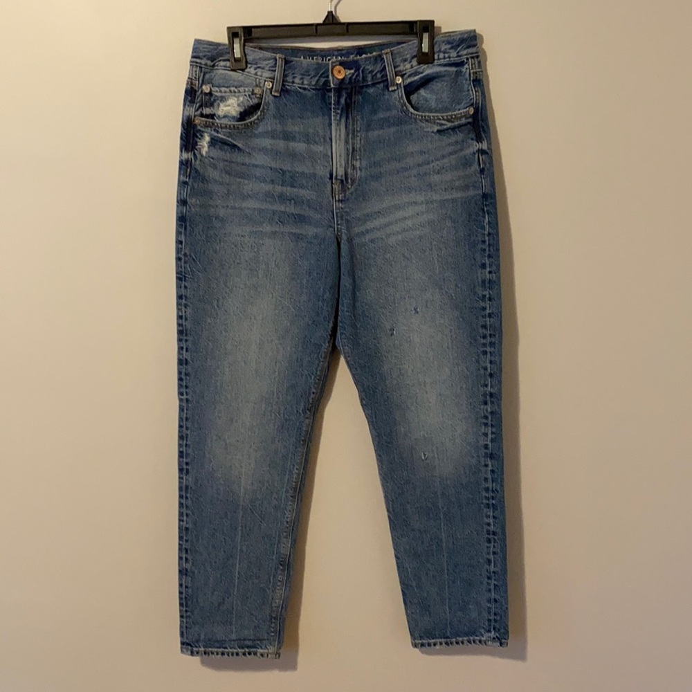 NWOT AMERICAN EAGLE CROPPED BOYFRIEND JEAN